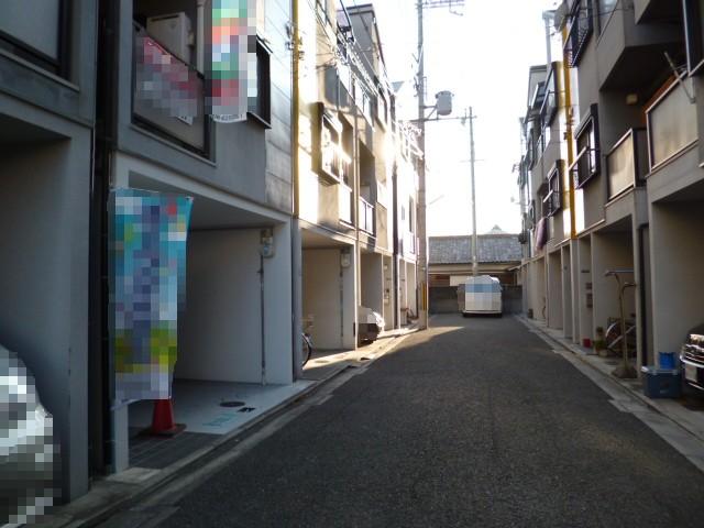 Local photos, including front road. The end of the street that because without a car of traffic