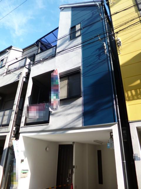 Local appearance photo. ☆ Appearance with a contrast with the white and navy tones