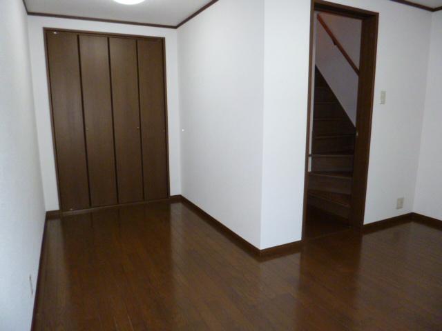 Other introspection. First floor 7.3 Pledge Western-style