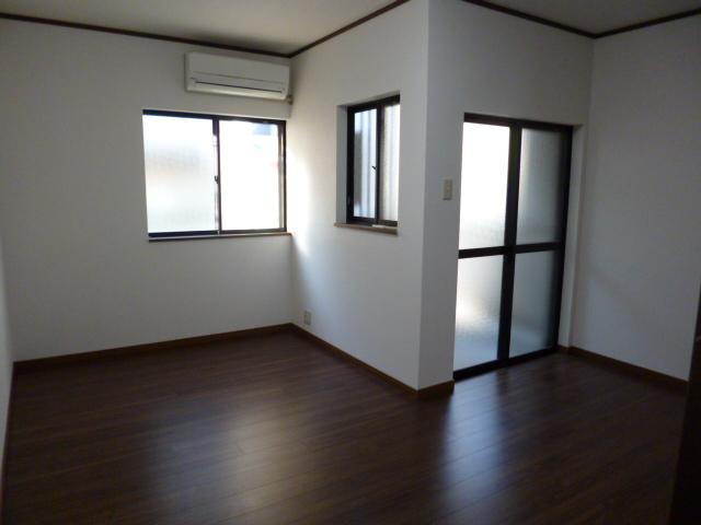 Other introspection. 2nd floor 7.3 Pledge Western-style