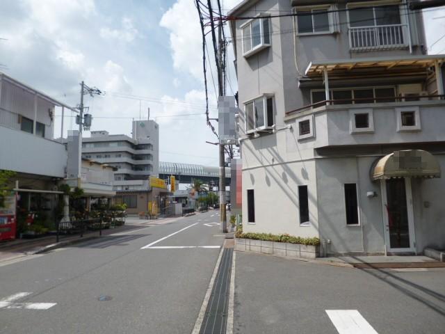 Local photos, including front road. ☆ Before the road is spacious road