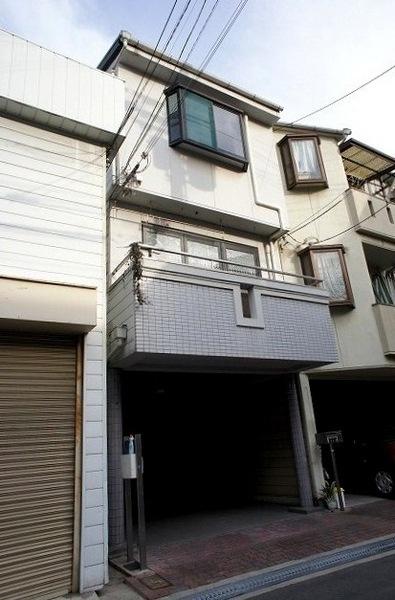 Local appearance photo. Convenient parking with space ☆ 