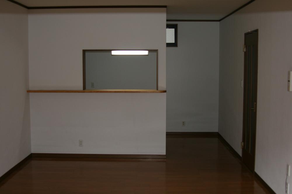 Non-living room. Meals highest in a clean dining!