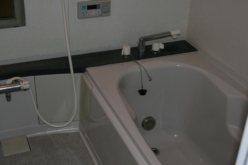 Bathroom. Please heal the fatigue of the day with a wide clean bath! !