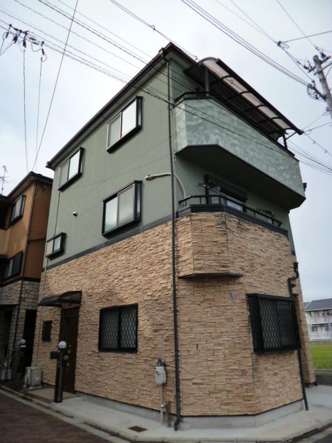 Local appearance photo. Local (11 May 2013) Shooting