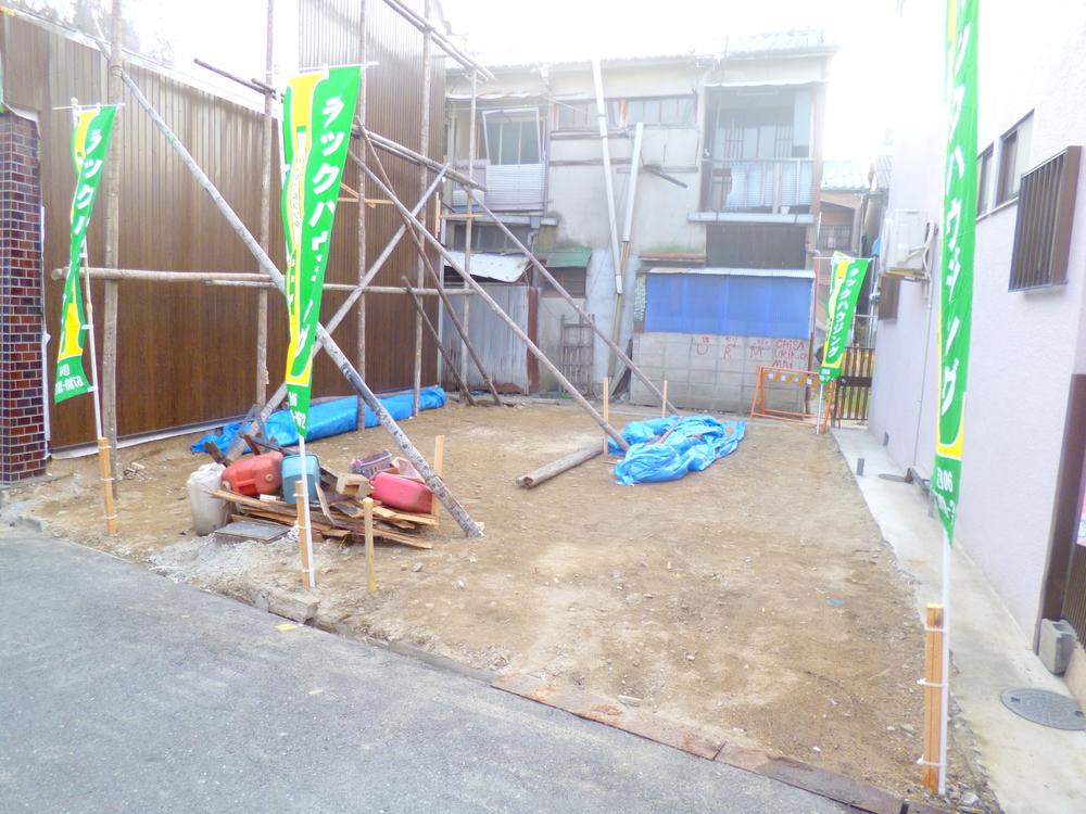 Local photos, including front road. Local (10 May 2013) Shooting