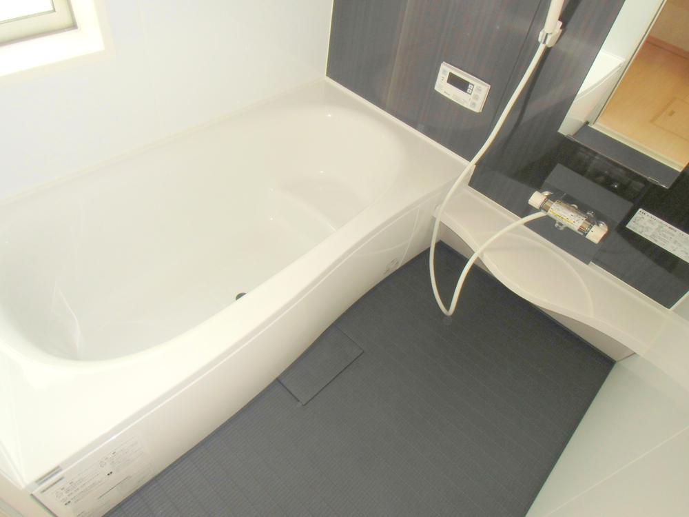 Same specifications photo (bathroom)