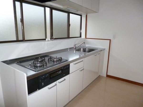 Kitchen.  ☆ System kitchen new! It is shiny