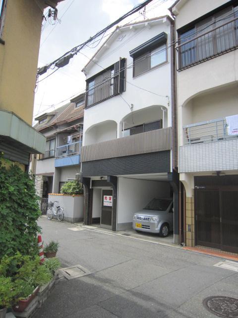 Local appearance photo. Local (09 May 2012) shooting