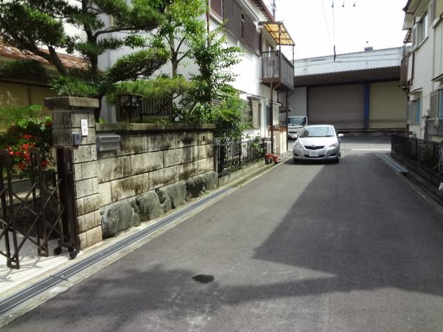 Local photos, including front road.  ☆ Less car street, Peace of mind to families come with children ☆ 