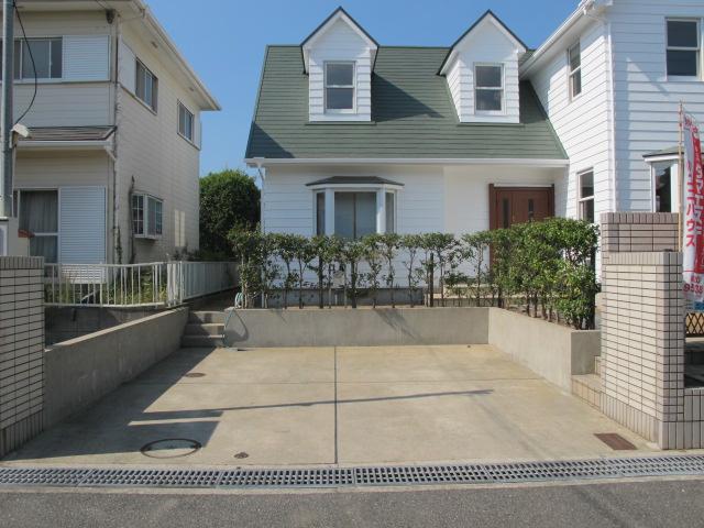 Local photos, including front road. ☆ Since the front road is wide car parking is also happy to