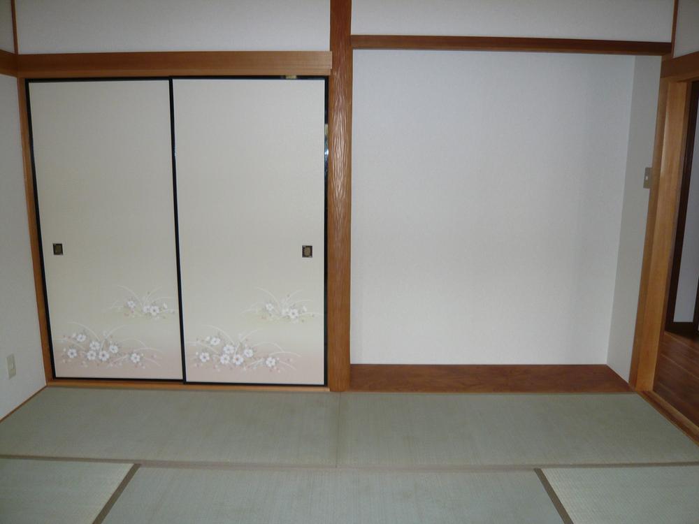 Receipt. ☆ Closet to 8 quires of Japanese-style room ・ There are plates