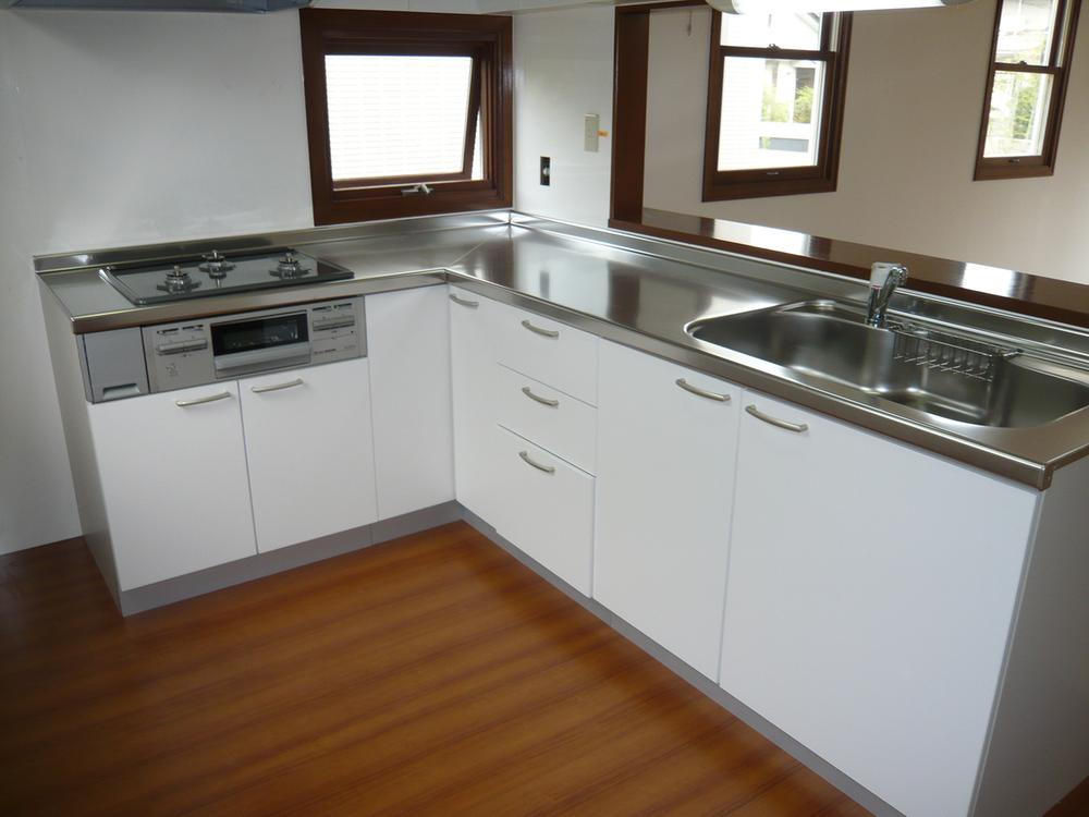 Kitchen. ☆ L-shaped face-to-face kitchen