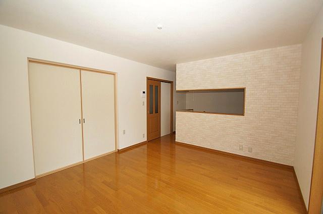 Living. Cross re-covered settled