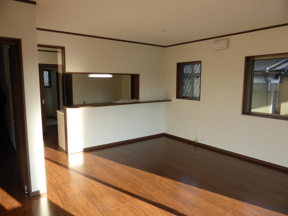 18 Pledge spacious living room