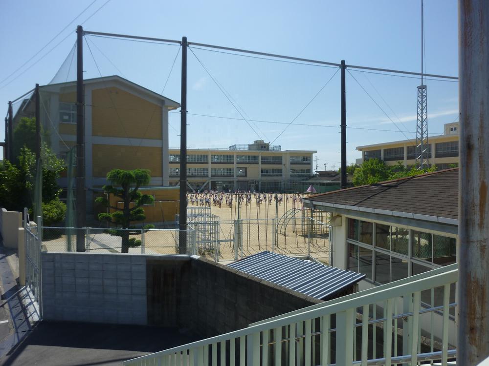 Primary school. 1120m to Kaizuka Minami Elementary School