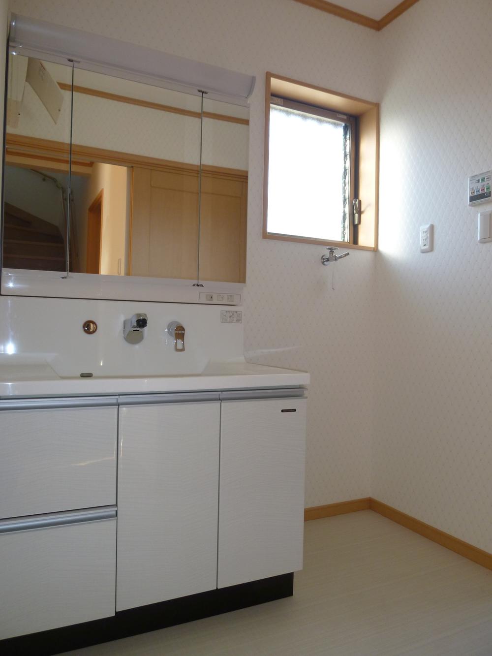 Other Equipment. Since the dark tend washroom is also equipped with a window, Since the bright ventilation can also be hygienic.