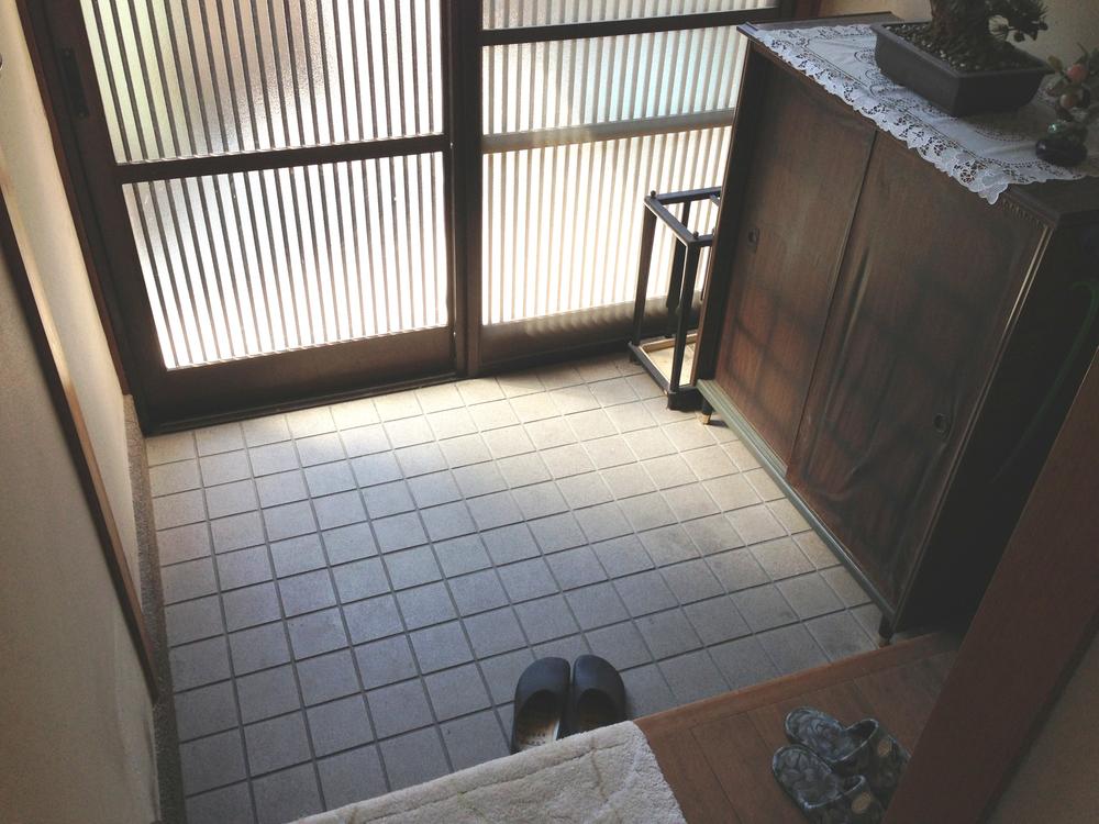 Entrance. Local (May 2013) Shooting