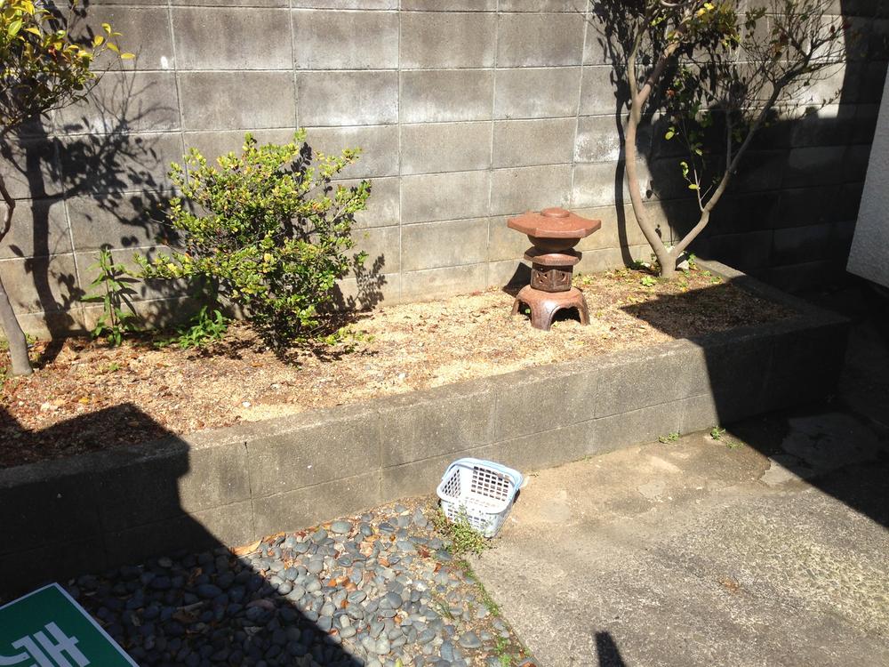 Garden. Local (May 2013) Shooting