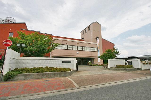 Junior high school. 460m until the fifth junior high school