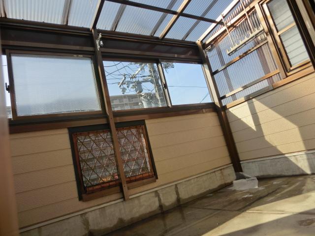 Balcony. On the balcony with a roof, Ya sudden rain, Washing also safe on a rainy day