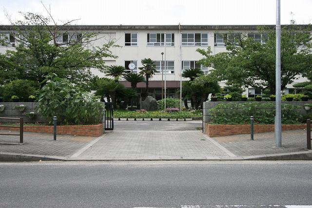 Junior high school. 1840m to the first junior high school