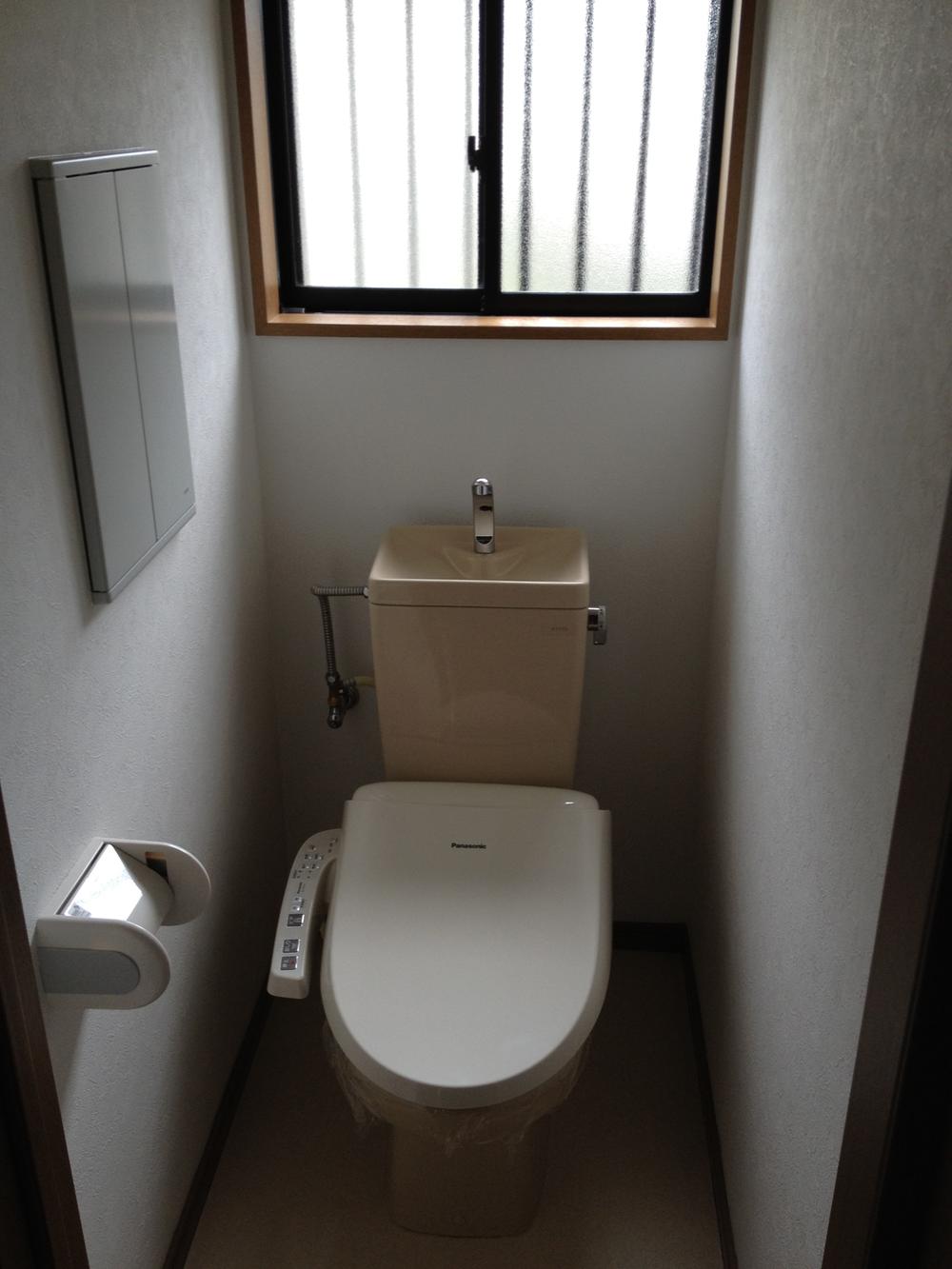 Toilet. Indoor (September 2013) Shooting