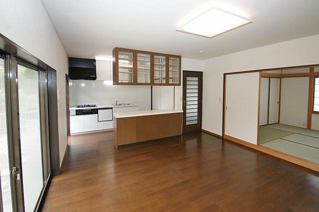 Living. Cross re-covered settled