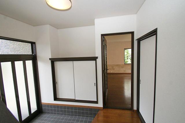 Entrance. Cross re-covered settled