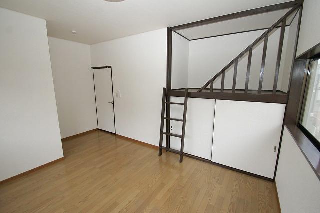 Non-living room. 2 Kaiyoshitsu (already cross re-covering)