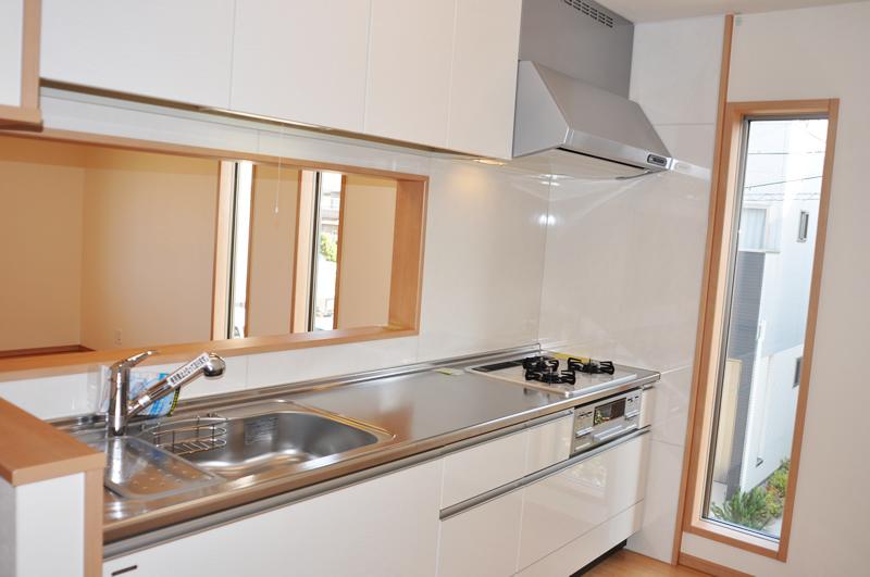 Kitchen. A popular face-to-face kitchen, While enjoying a conversation with a family can dish. (No. 6 place local model house)