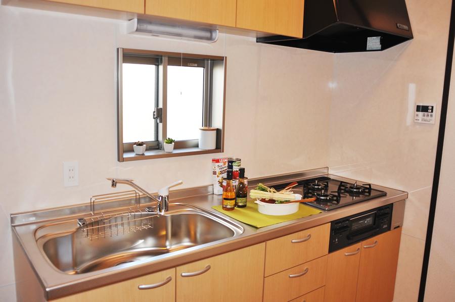 Kitchen. Stand-alone kitchen. To protect the wife of the private space. (No. 7 land local model house)