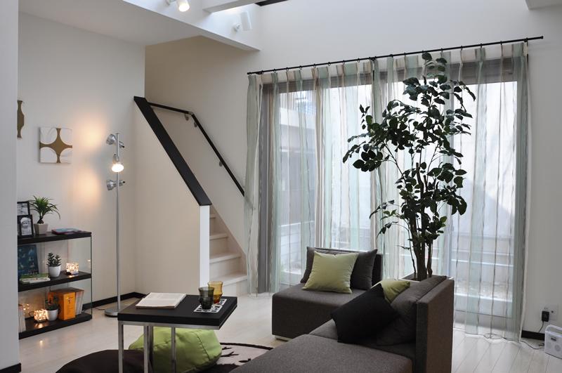 Living. Space of the rest of the spacious LDK family. (No. 8 land local model house)