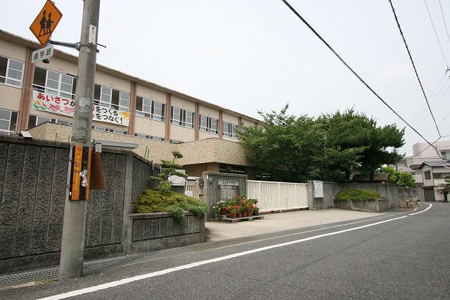 Primary school. Kijima to elementary school 780m