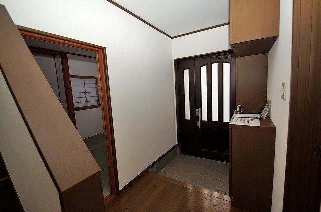 Entrance. Cross re-covered settled