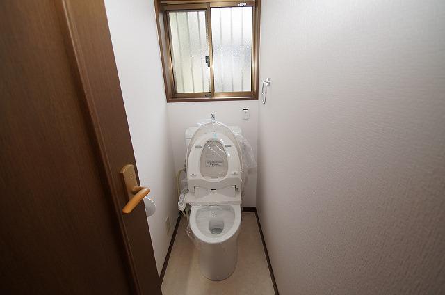 Toilet. Cross re-covered settled / Toilet bowl ・ Beauty Toilette had made