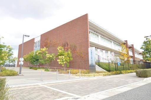 Primary school. 500m to Higashiyama