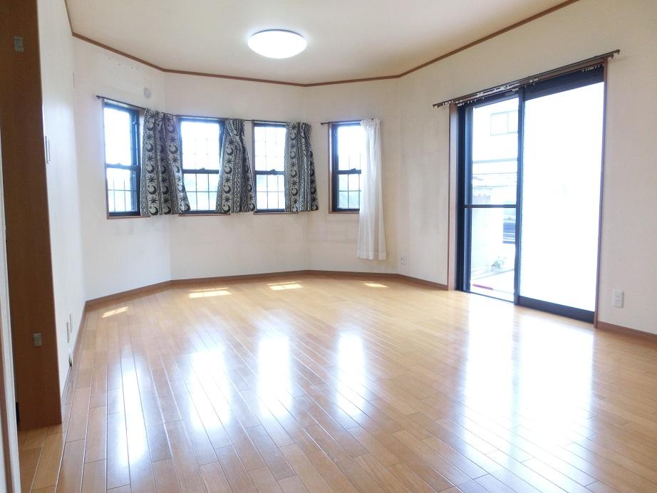 Living. Sunny living