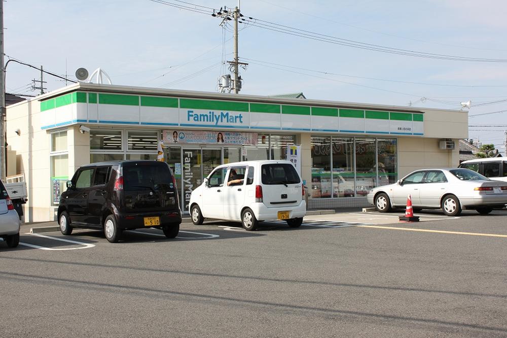 Convenience store. 450m to FamilyMart Kaizuka Nishikinohama shop
