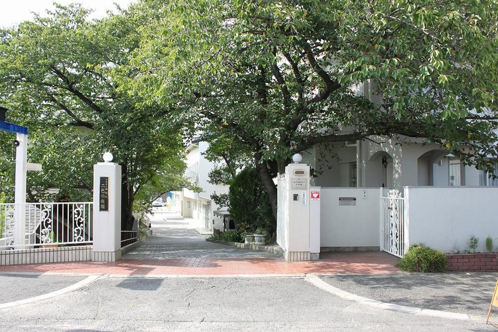 kindergarten ・ Nursery. 1000m to dichroic kindergarten