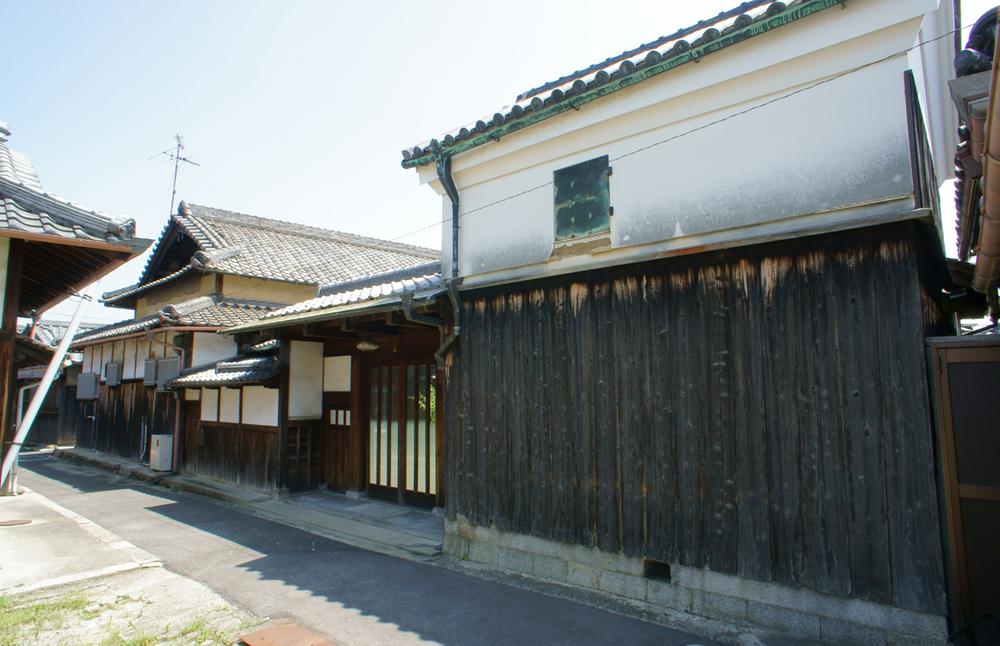 Local appearance photo. July 2012 shooting