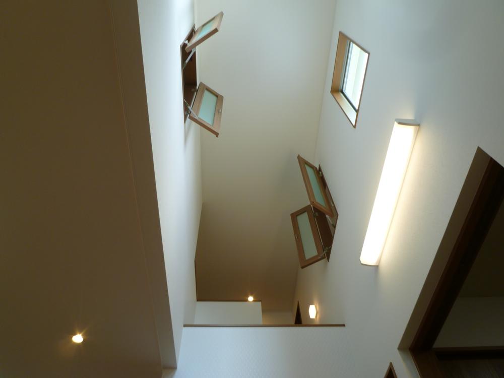 Model house photo.  [Blow-by] In addition it has become a good make well-ventilated by providing a window to the atrium.