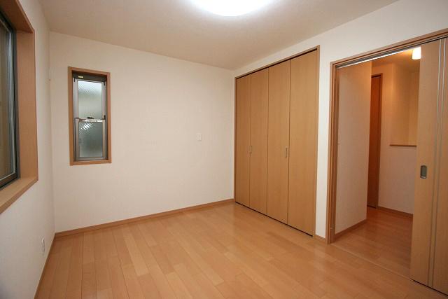 Non-living room. 2 Kaiyoshitsu