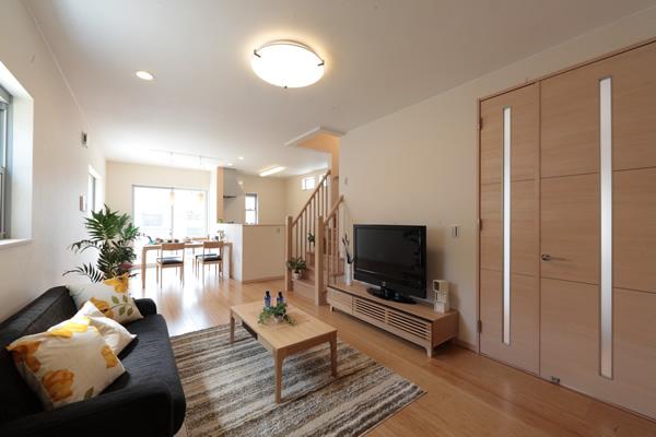 Living. Living with a living-in stairs, While ensuring the family of communication, You can always feel the family, This oasis.