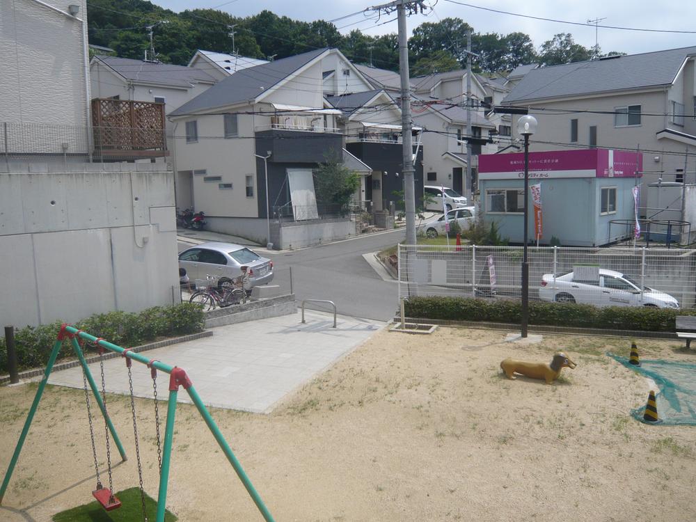 Local photos, including front road. Set up a dedicated park to the subdivision entrance Also play with confidence children.