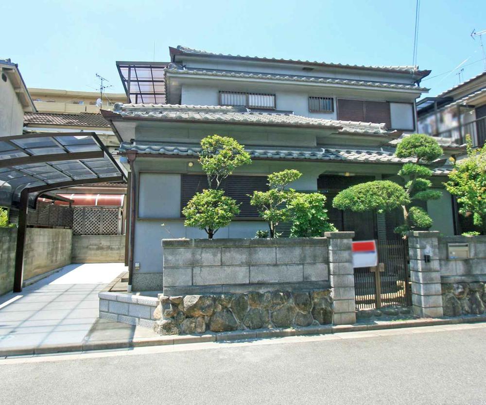 Local appearance photo. Local (07 May 2013) Shooting