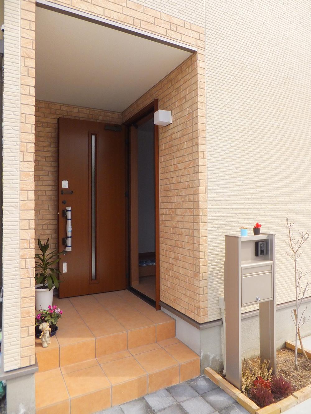 Entrance. Your entrance around, Please be nice directing.