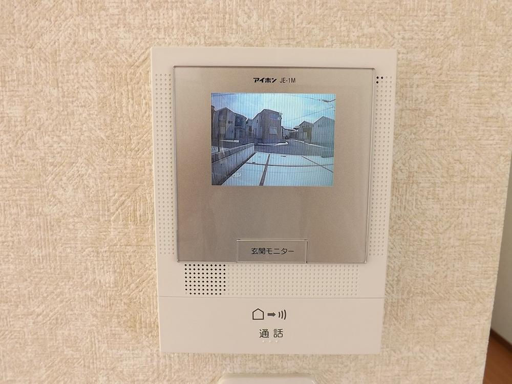 Security equipment. Safe color monitor intercom to crime prevention!