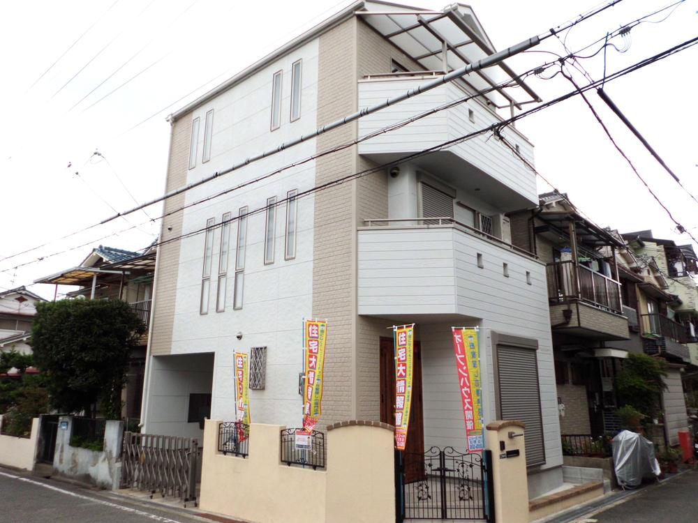 Local appearance photo. Outer wall is durable ・ Excellent power board in a fireproof