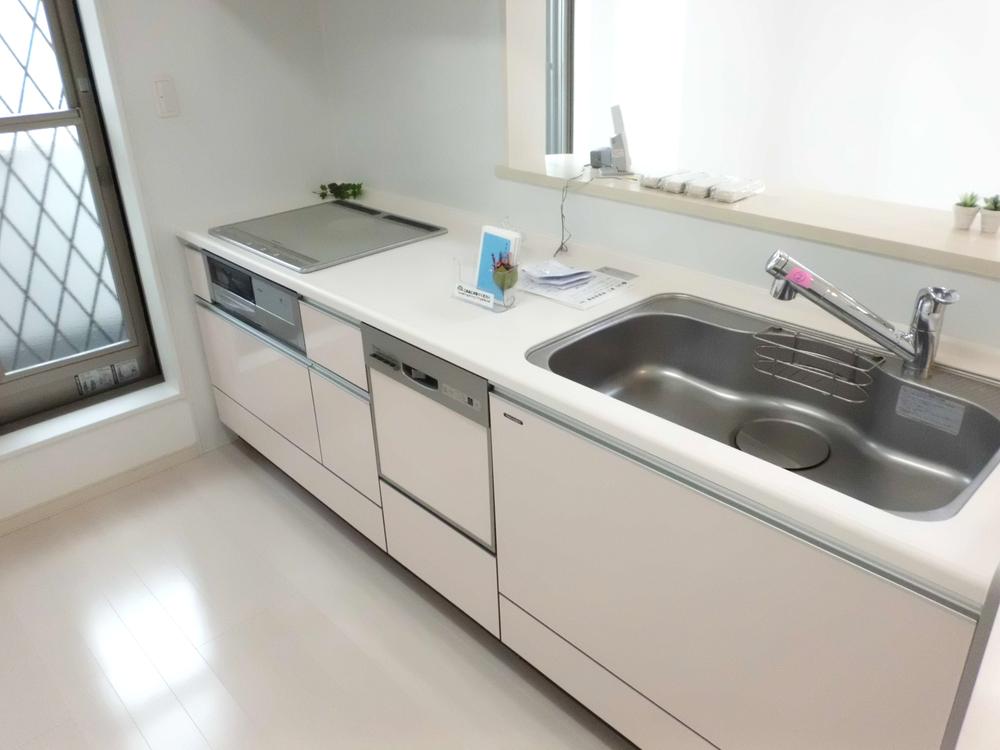 Kitchen. In IH cooking heater, System kitchen with a dishwasher